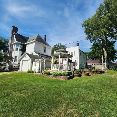 $325,000 | 330 East Locust Street, Watseka, IL 60970