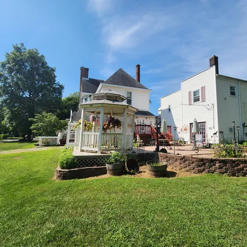 $325,000 | 330 East Locust Street, Watseka, IL 60970