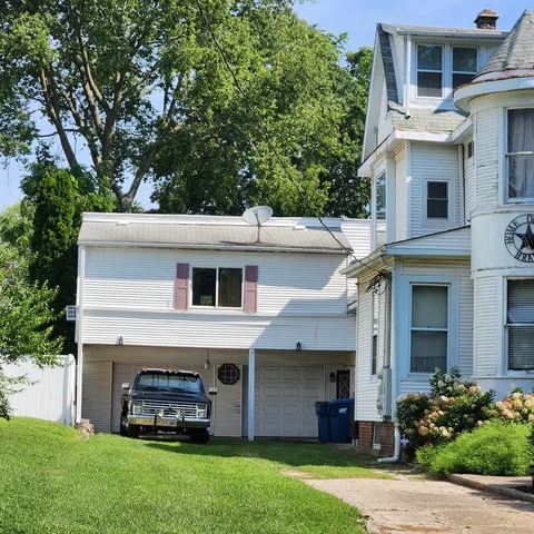 $325,000 | 330 East Locust Street, Watseka, IL 60970
