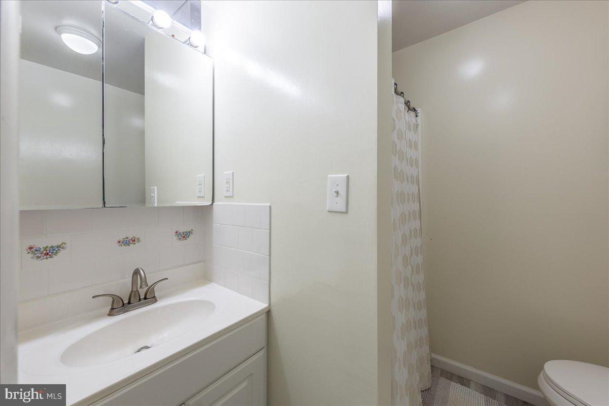 7200 Ridgeway Drive Manassas, VA 20112 - Photo 26 of 33 Full Bathroom #2