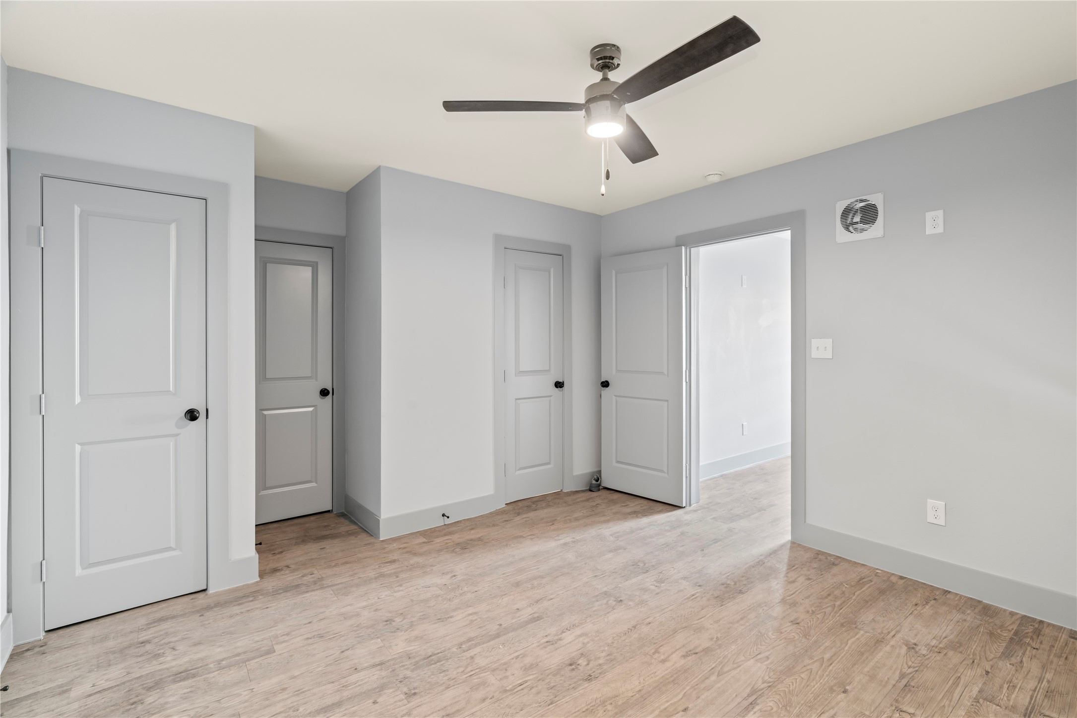 305 Roberts Street, Unit 10 Houston, TX 77003 - Photo 2 of 7 a view of an empty room