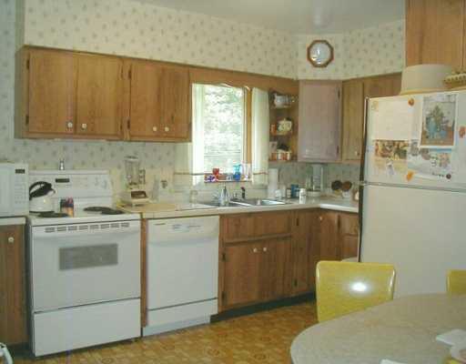 610 McGovern Road Houston, PA 15342 - Photo 4 of 7 Kitchen.