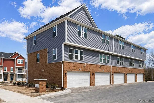 $2,800 | 4876 Parkside Lane, Troy, MI 48085