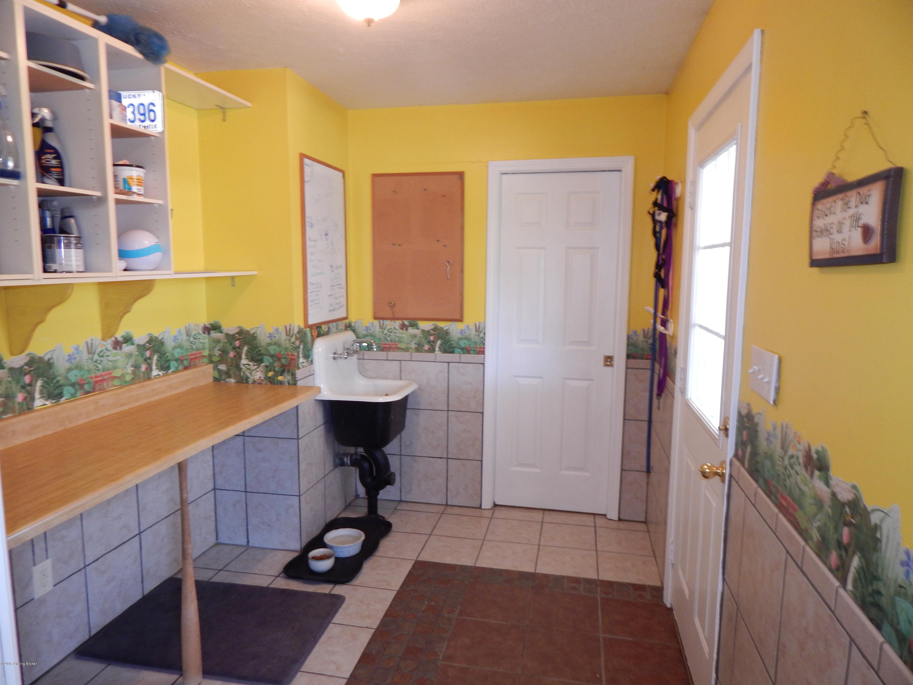 10413 Deering Road Louisville, KY 40272 - Photo 15 of 47 Large utility/mud room