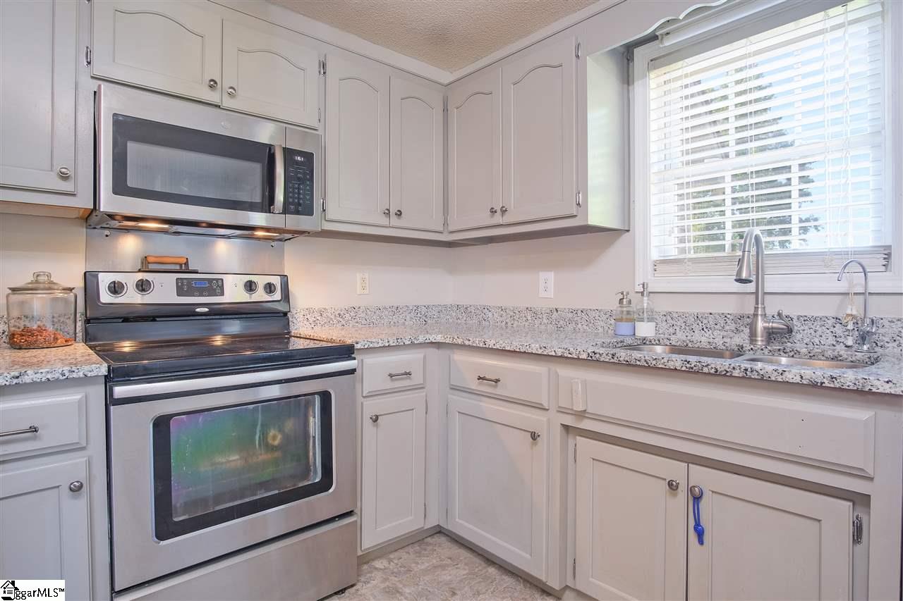 685 Holly Springs Road Lyman, SC 29365 - Photo 6 of 36 Gallery Image 6