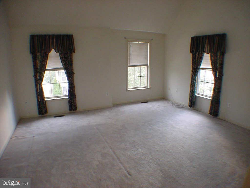 2430 Rippling Brook Road Frederick, MD 21701 - Photo 14 of 30 an empty room with windows and mirror