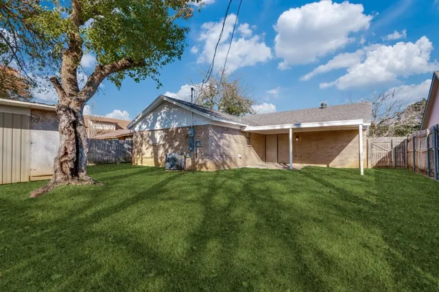 a view of a house with a backyard
