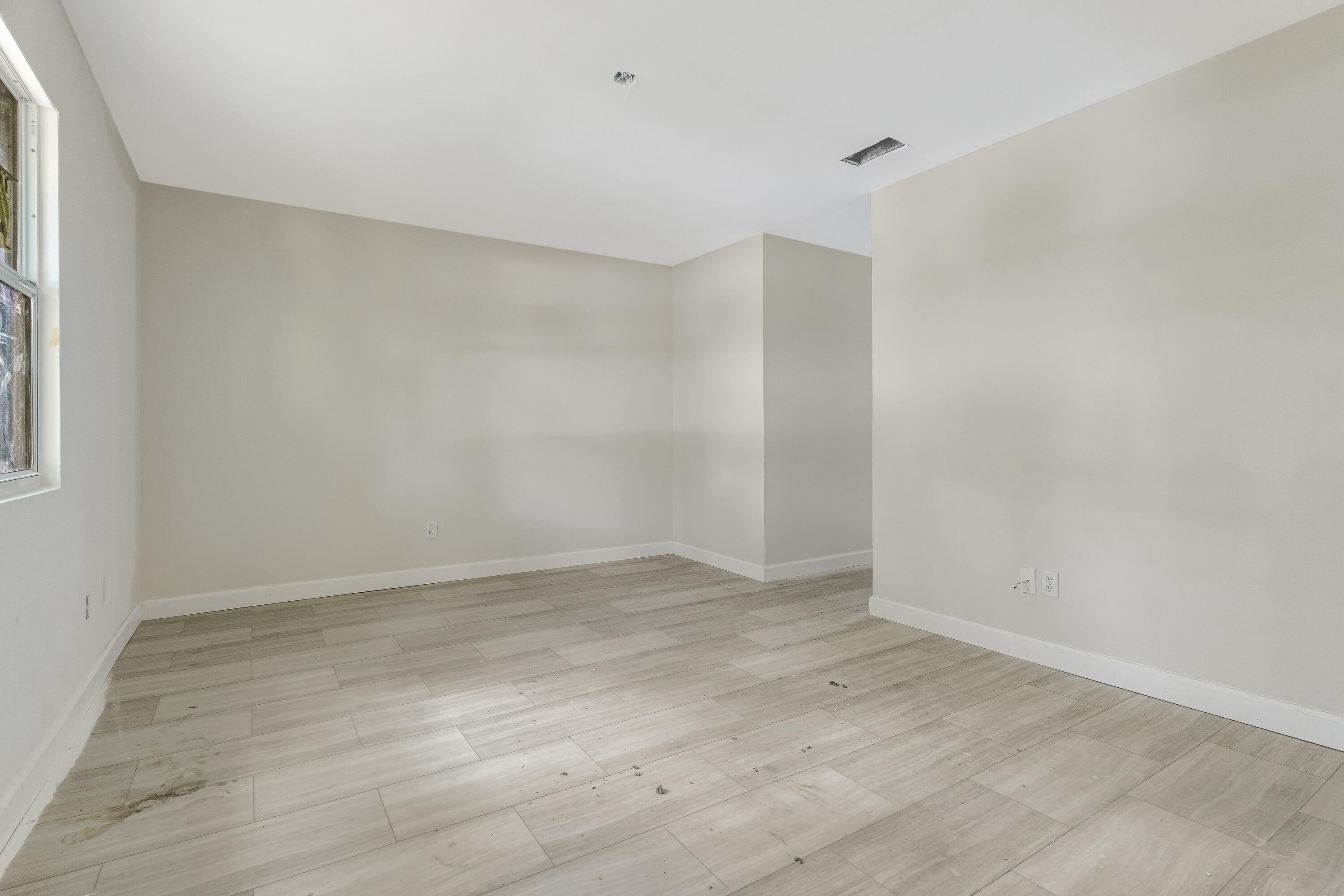 113 Cedar Avenue Southwest, Unit A Fort Walton Beach, FL 32548 - Photo 20 of 32 a view of an empty room