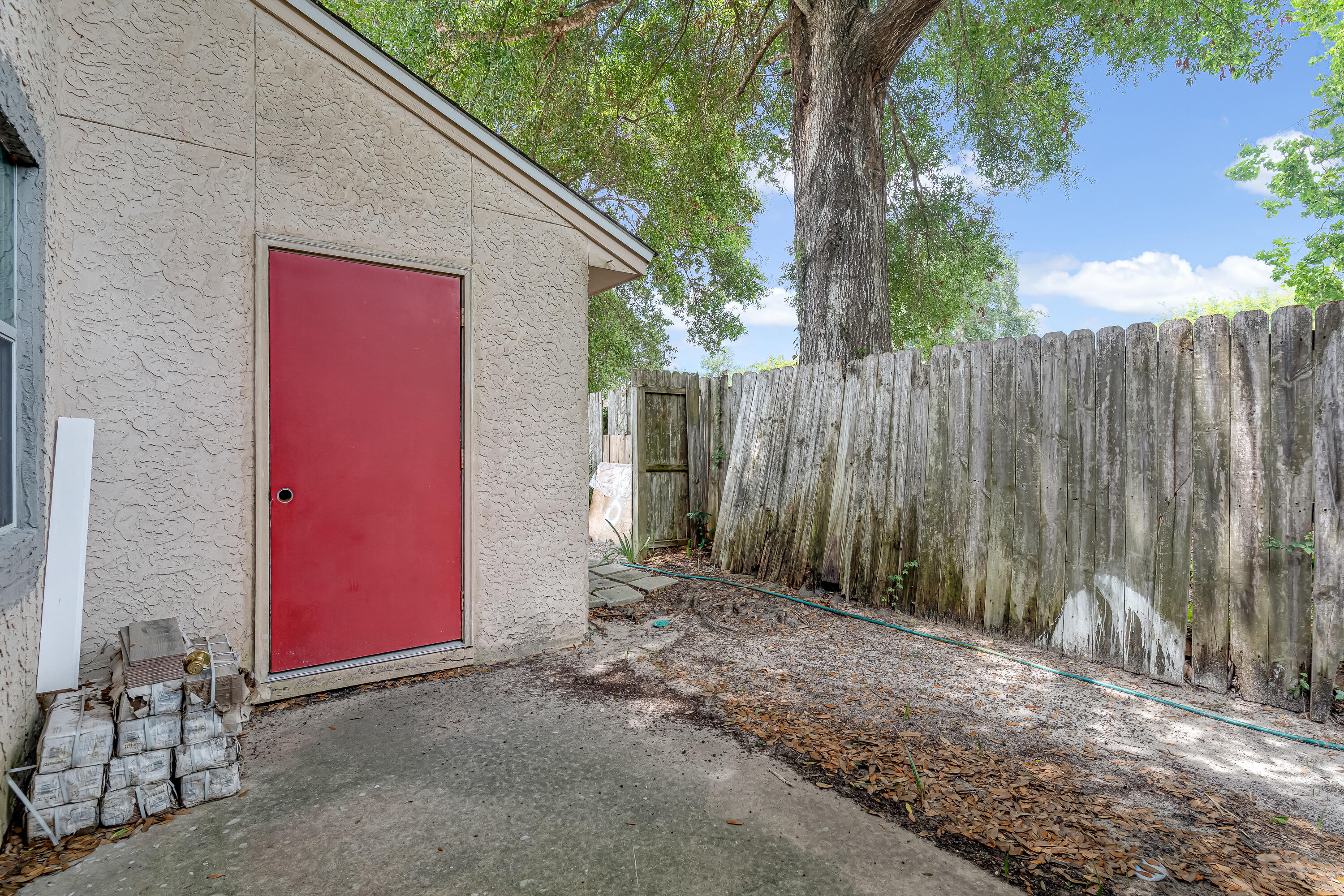 113 Cedar Avenue Southwest, Unit A Fort Walton Beach, FL 32548 - Photo 29 of 32 a backyard of a house with a tree