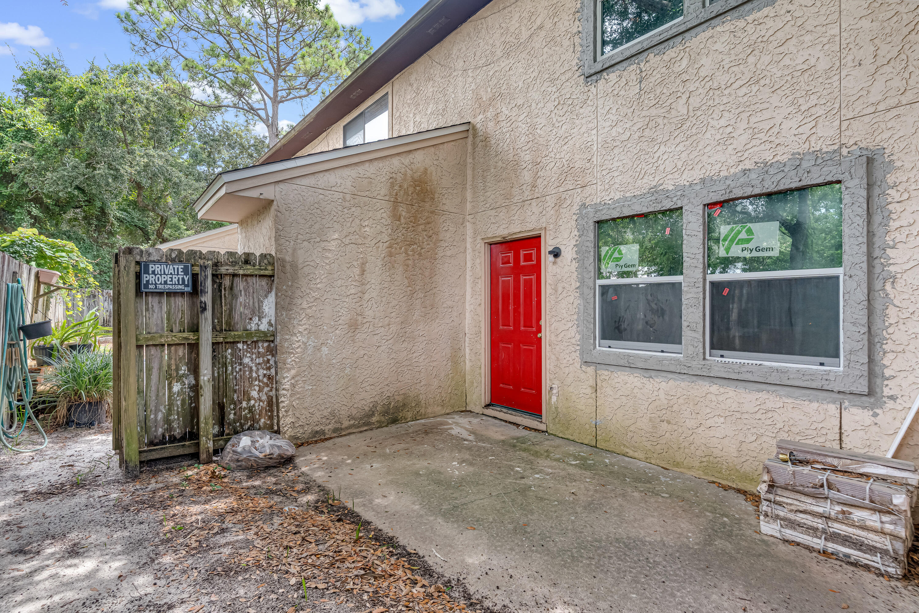 113 Cedar Avenue Southwest, Unit A Fort Walton Beach, FL 32548 - Photo 31 of 32 a backyard of a house with seating space