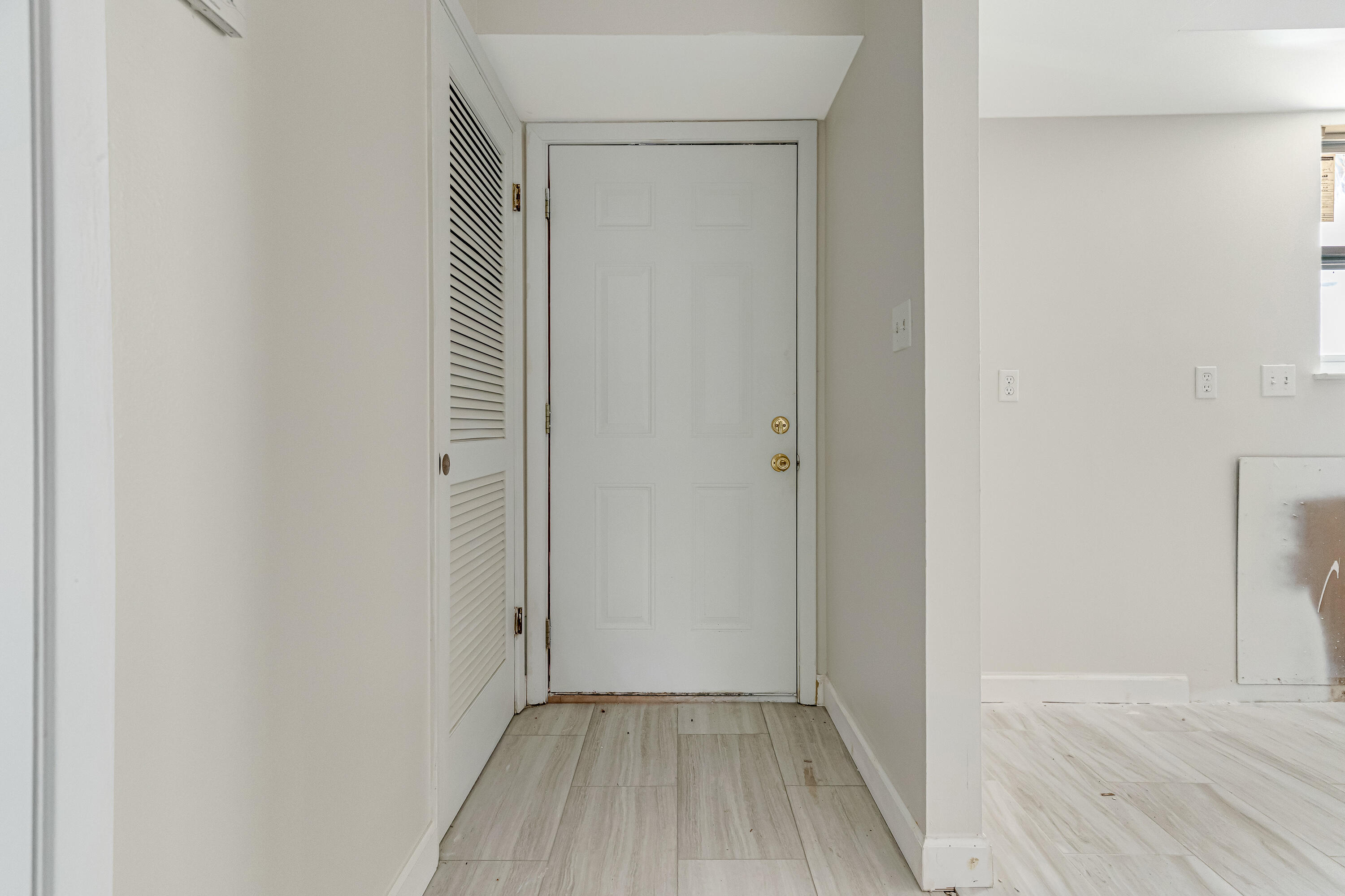 113 Cedar Avenue Southwest, Unit A Fort Walton Beach, FL 32548 - Photo 4 of 32 a view of a hallway with wooden floor