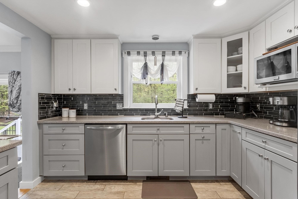 51 Bennett Road Fitchburg, MA 01420 - Photo 8 of 42