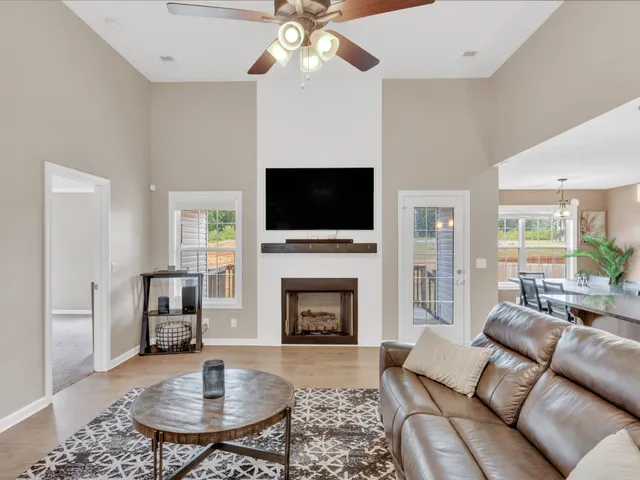 $1,900 | 1572 Variance Drive, Clarksville, TN 37042