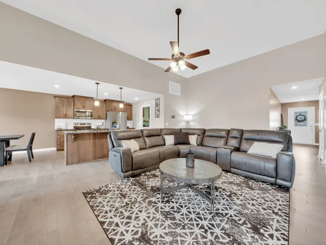 $1,900 | 1572 Variance Drive, Clarksville, TN 37042