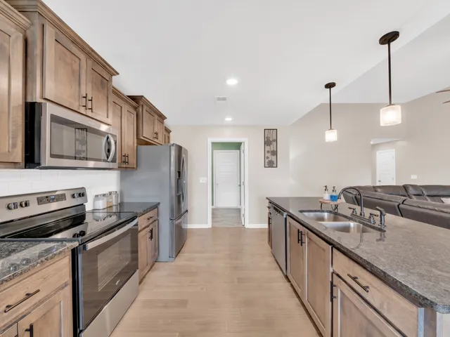 $1,900 | 1572 Variance Drive, Clarksville, TN 37042