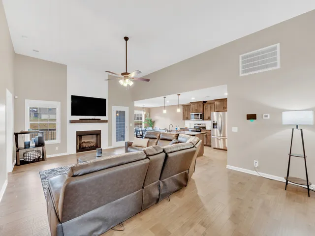 $1,900 | 1572 Variance Drive, Clarksville, TN 37042