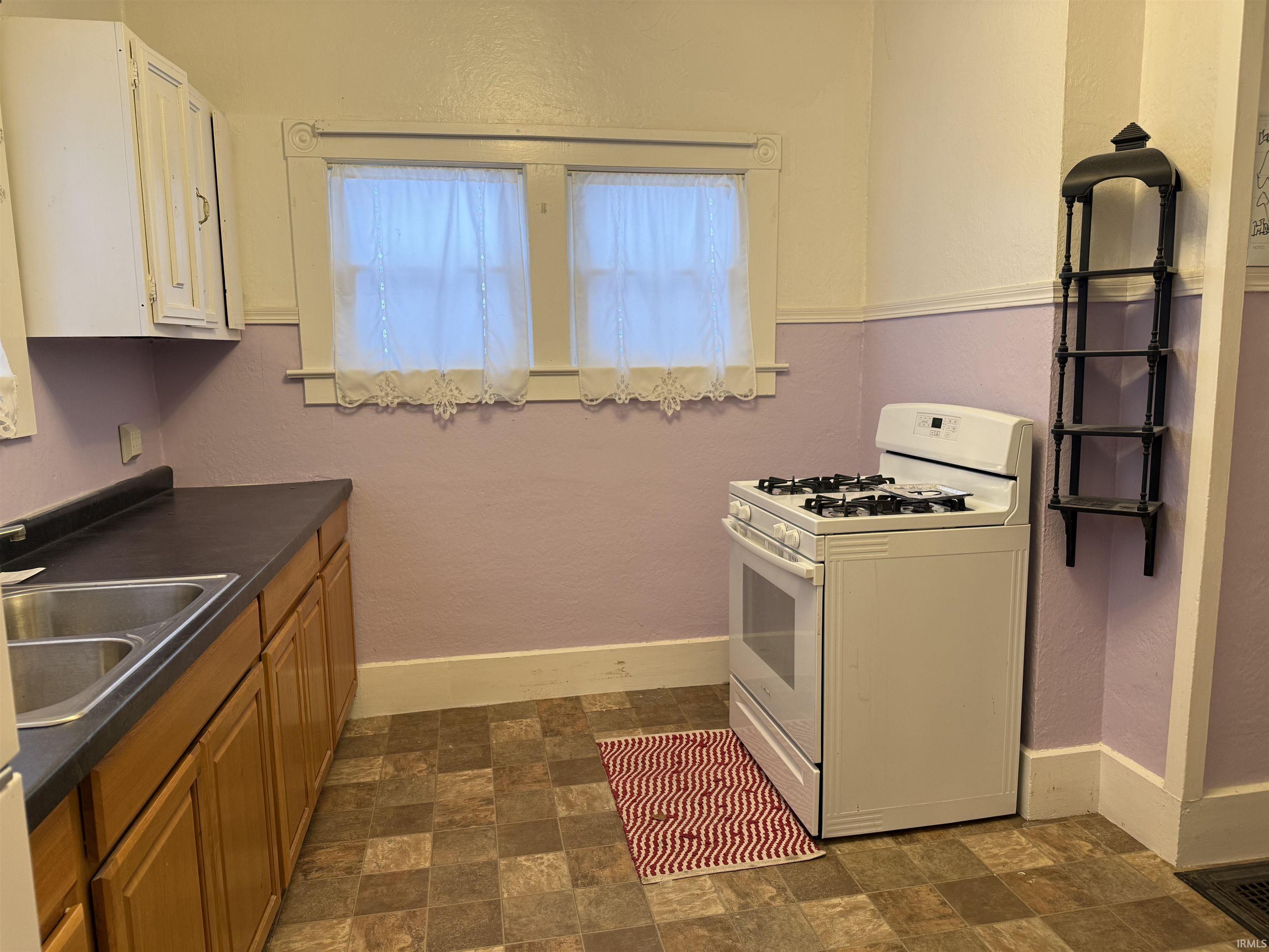 612 McLean Street Ligonier, IN 46767 - Photo 8 of 13