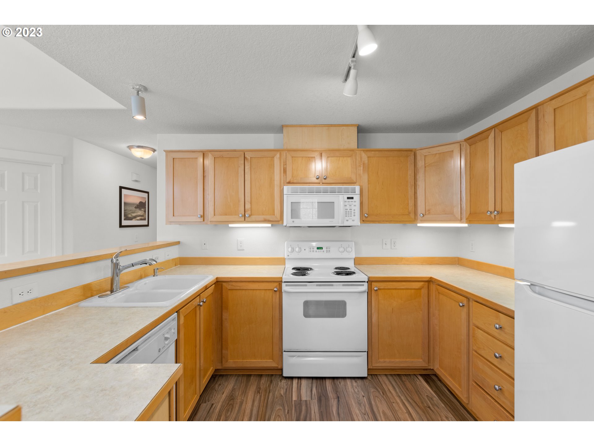 14675 Southwest Beard Road, Unit 201 Beaverton, OR 97007 - Photo 7 of 24 Gallery Image 7