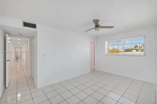 $2,600 | 1428 Euclid Avenue, Unit 404, Miami Beach, FL 33139