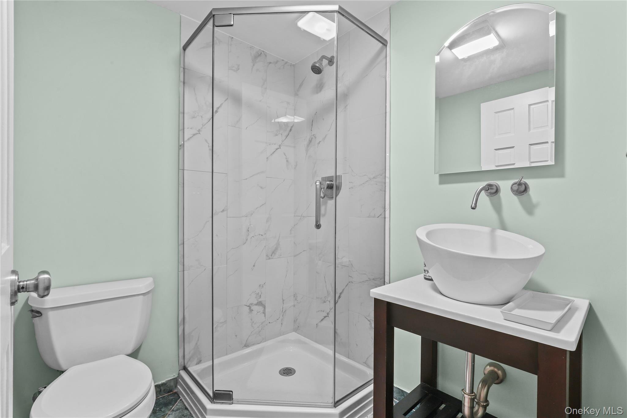 12 Sunnybrae Place Bronxville, NY 10708 - Photo 30 of 40 Full Bathroom