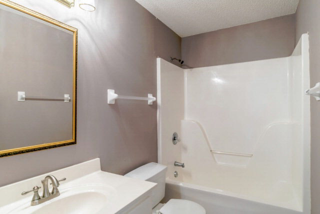 1511 Mulberry Lane Foley, AL 36535 - Photo 17 of 34 Guest Bathroom