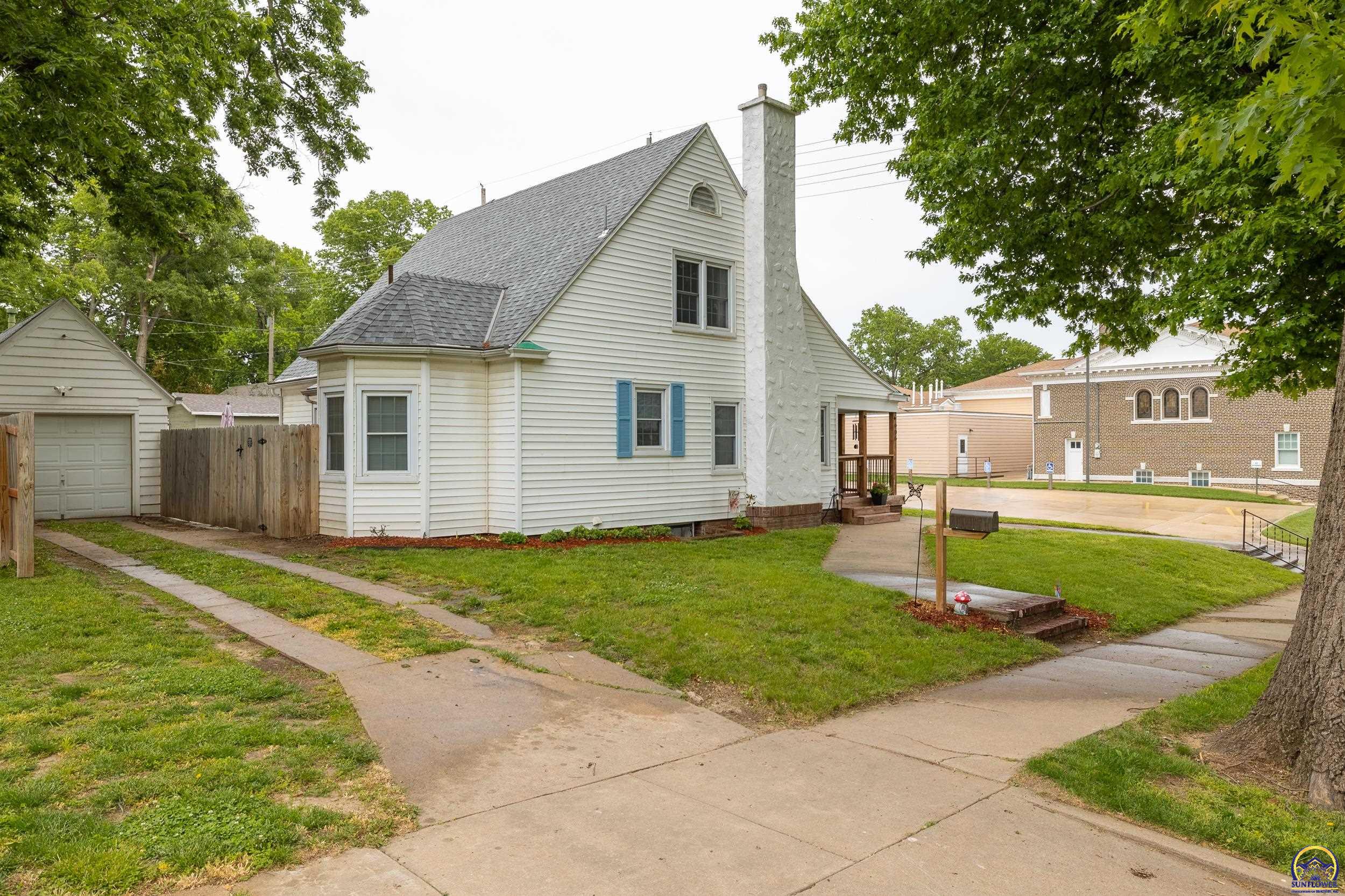 906 6th Street Wamego, KS 66547 - Photo 2 of 20 906 W 6th