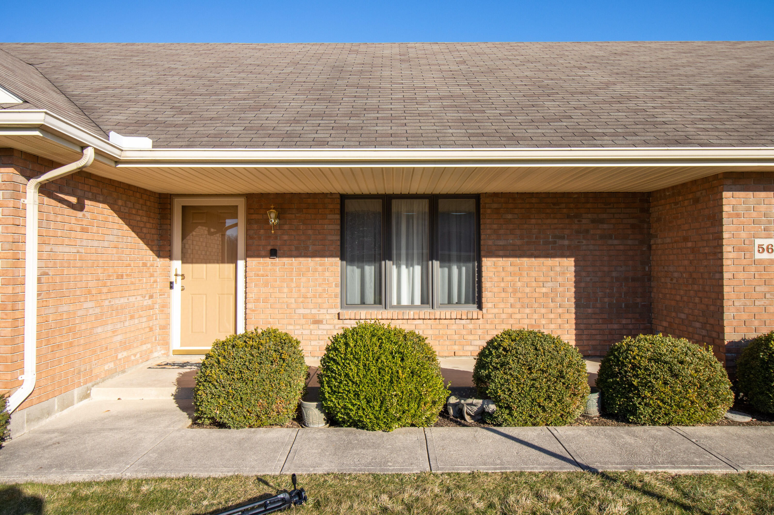 5690 Fox Ridge Drive Springfield, OH 45503 - Photo 2 of 26