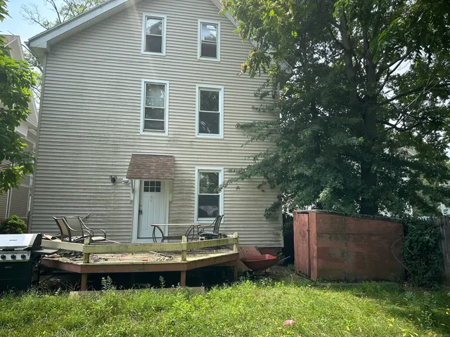 a view of a yard in front of house
