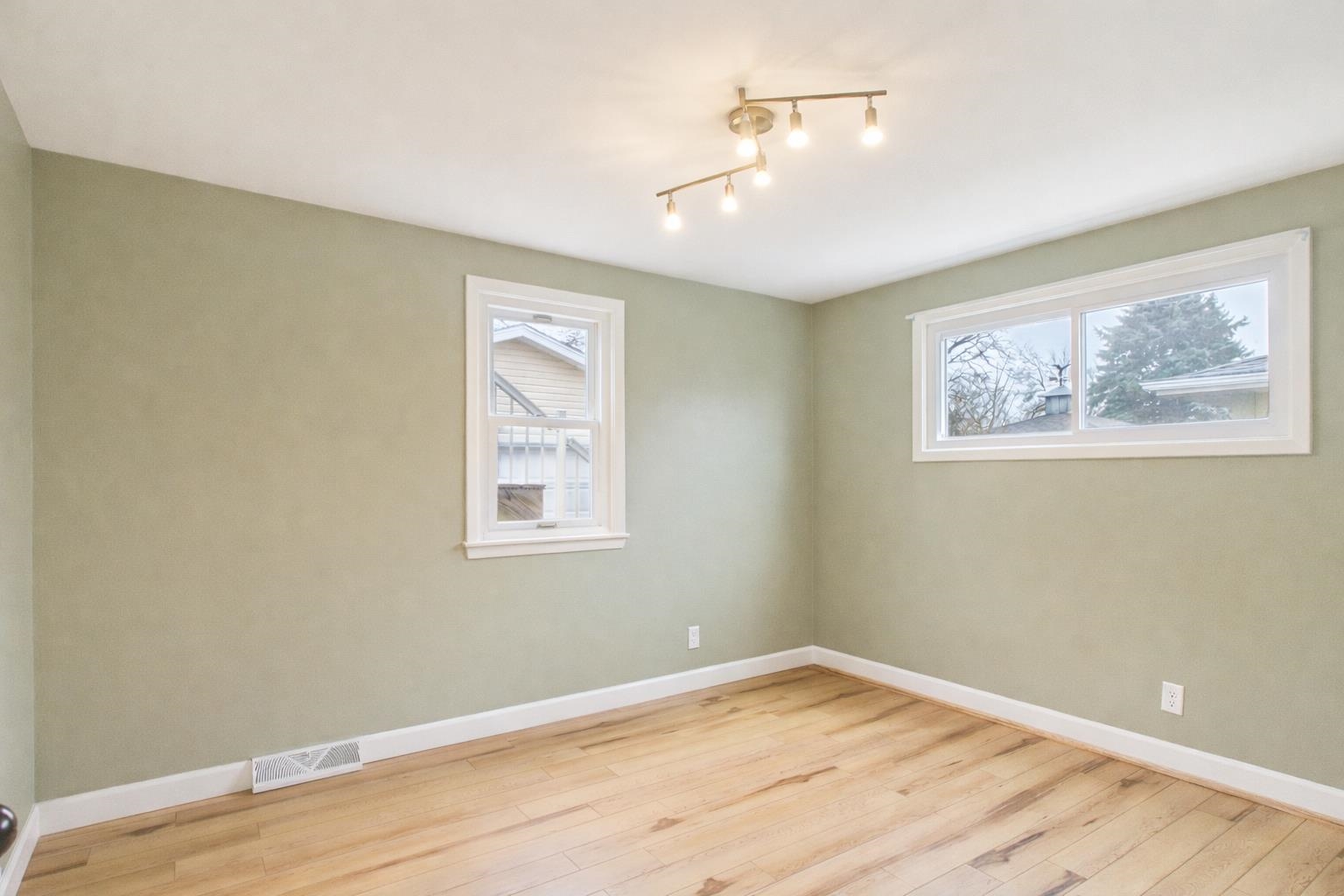 837 Harding Street Menasha, WI 54952 - Photo 13 of 21