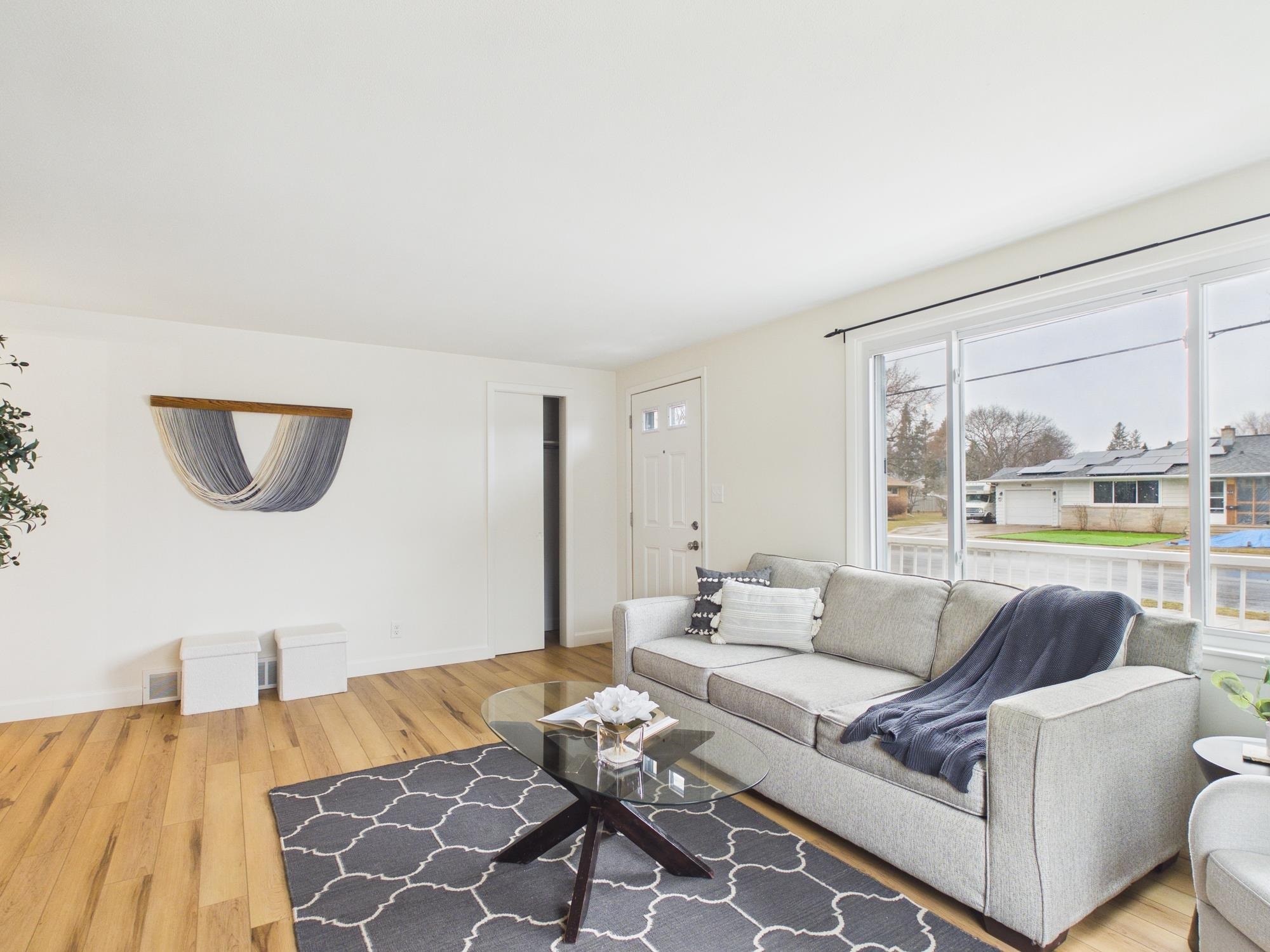 837 Harding Street Menasha, WI 54952 - Photo 4 of 21