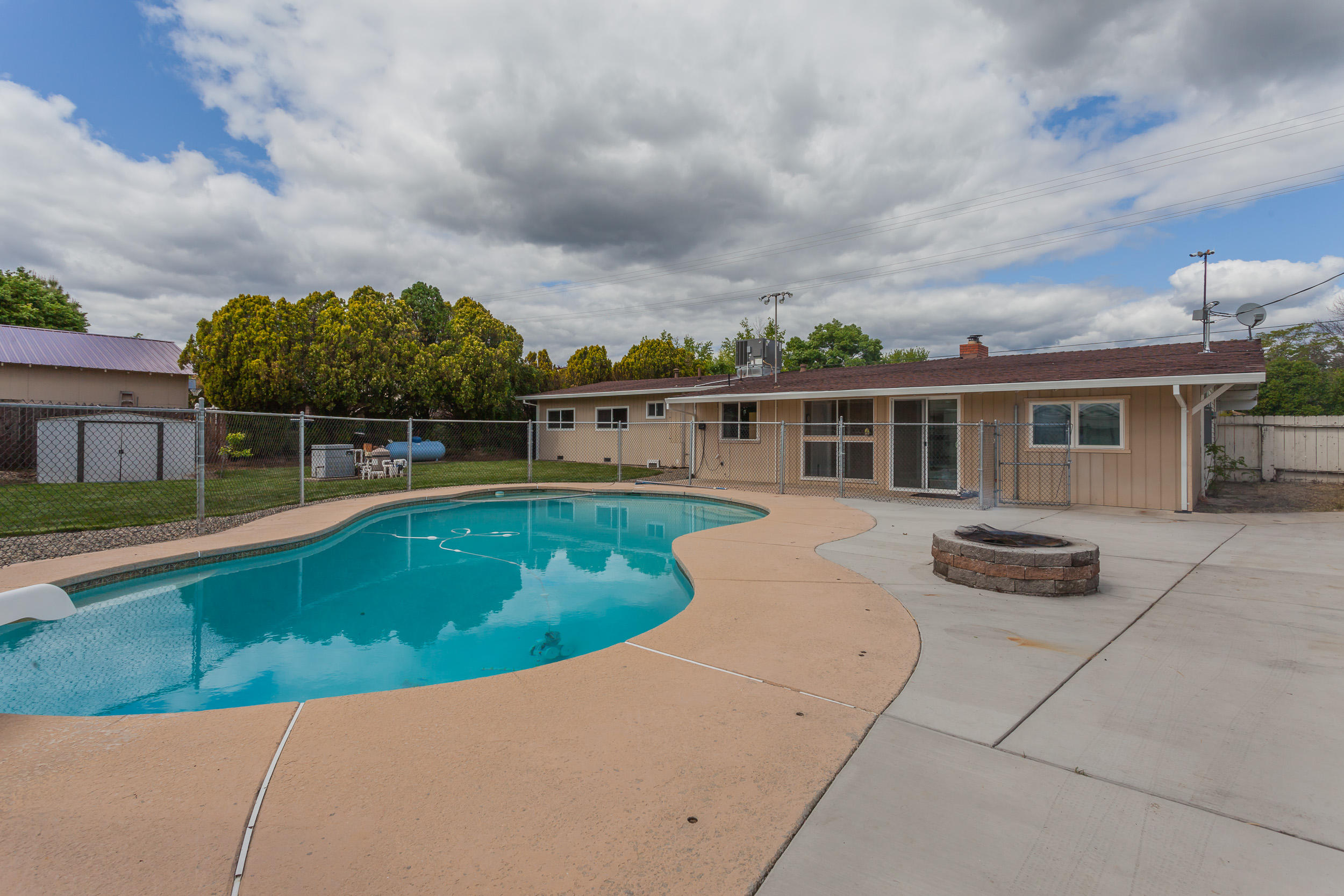 2815 Girvan Road Redding, CA 96001 - Photo 2 of 36 _MG_2549-MLS