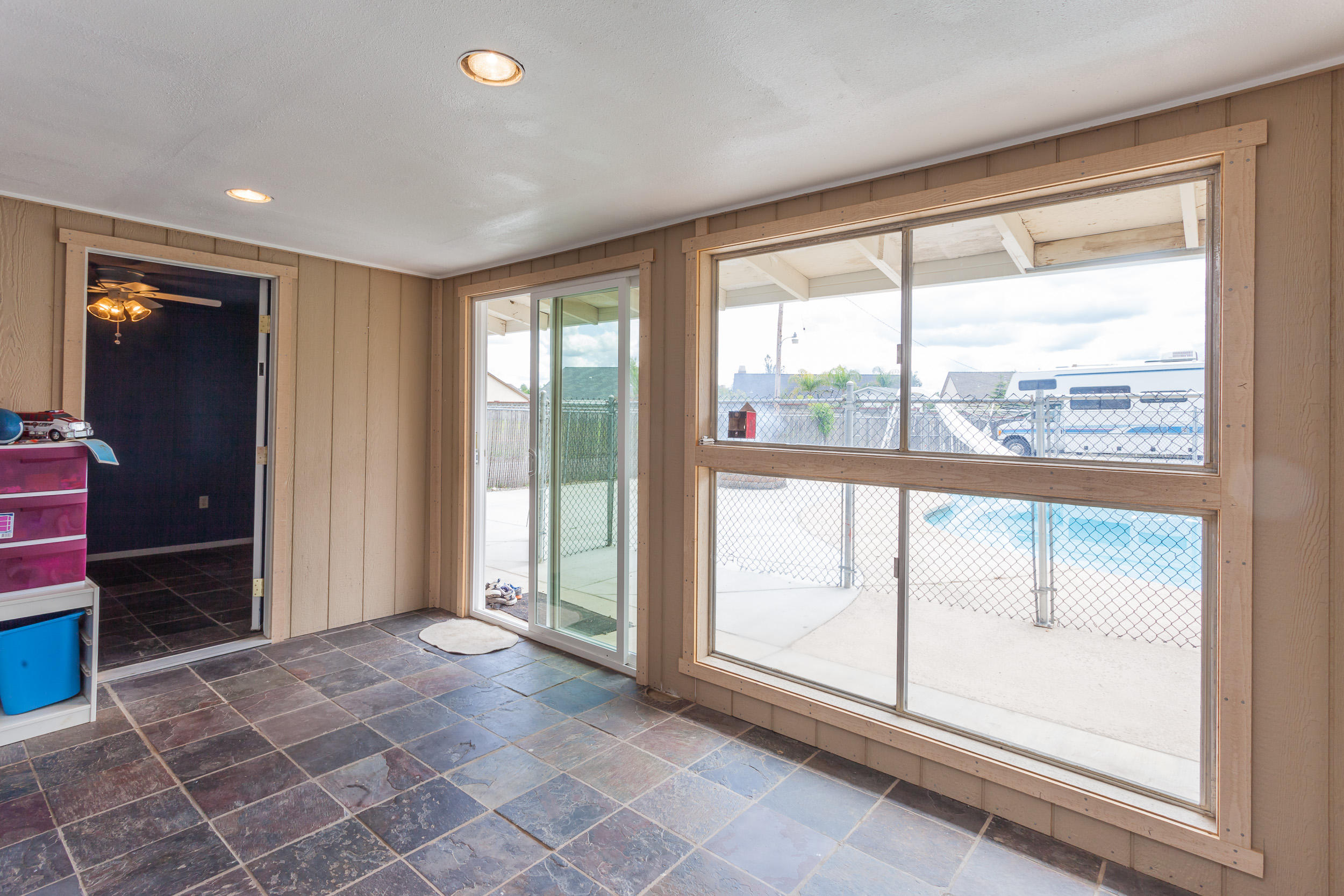 2815 Girvan Road Redding, CA 96001 - Photo 26 of 36 Sunroom2
