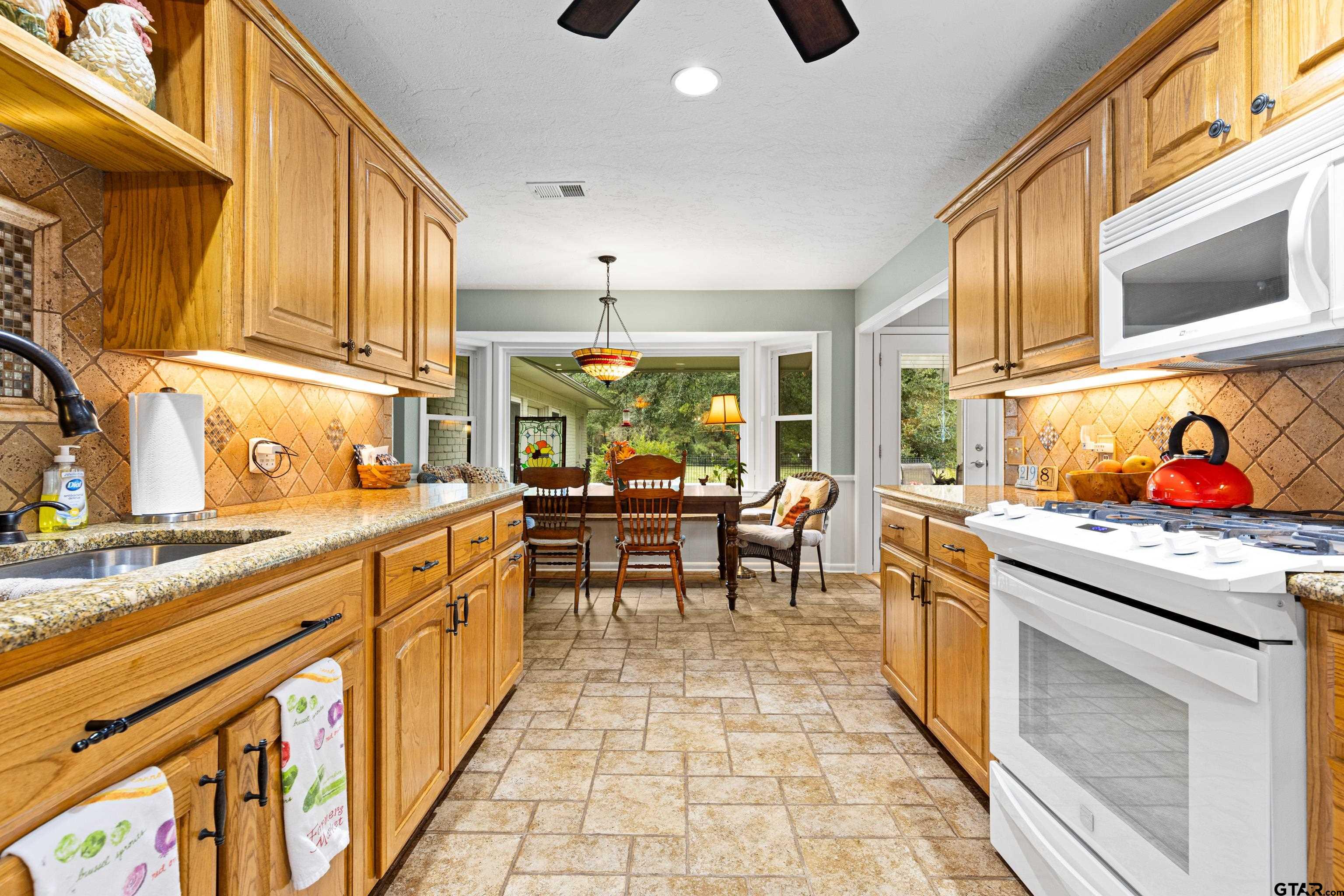 1610 Pinecrest Street Gilmer, TX 75644 - Photo 11 of 40