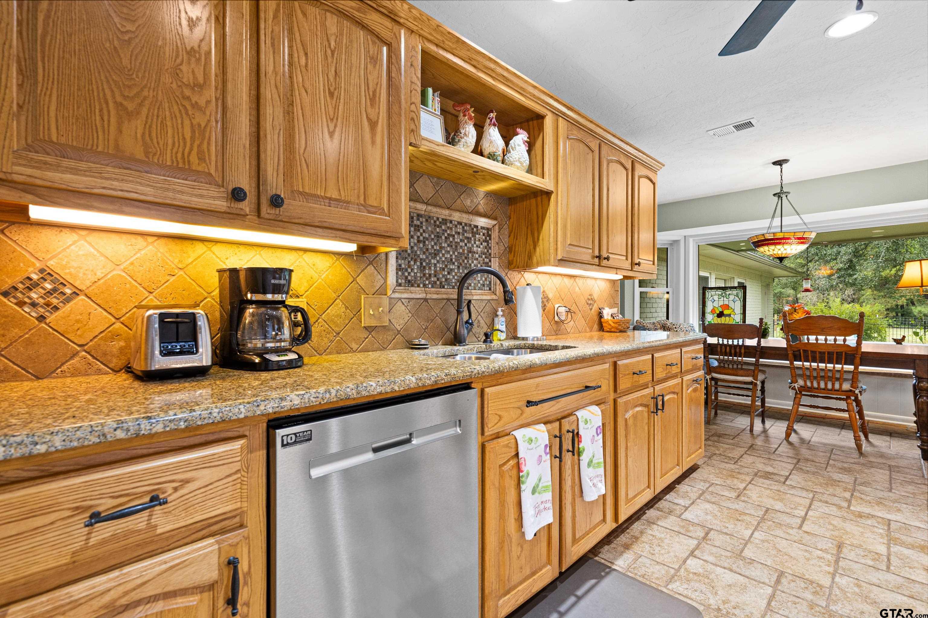 1610 Pinecrest Street Gilmer, TX 75644 - Photo 12 of 40