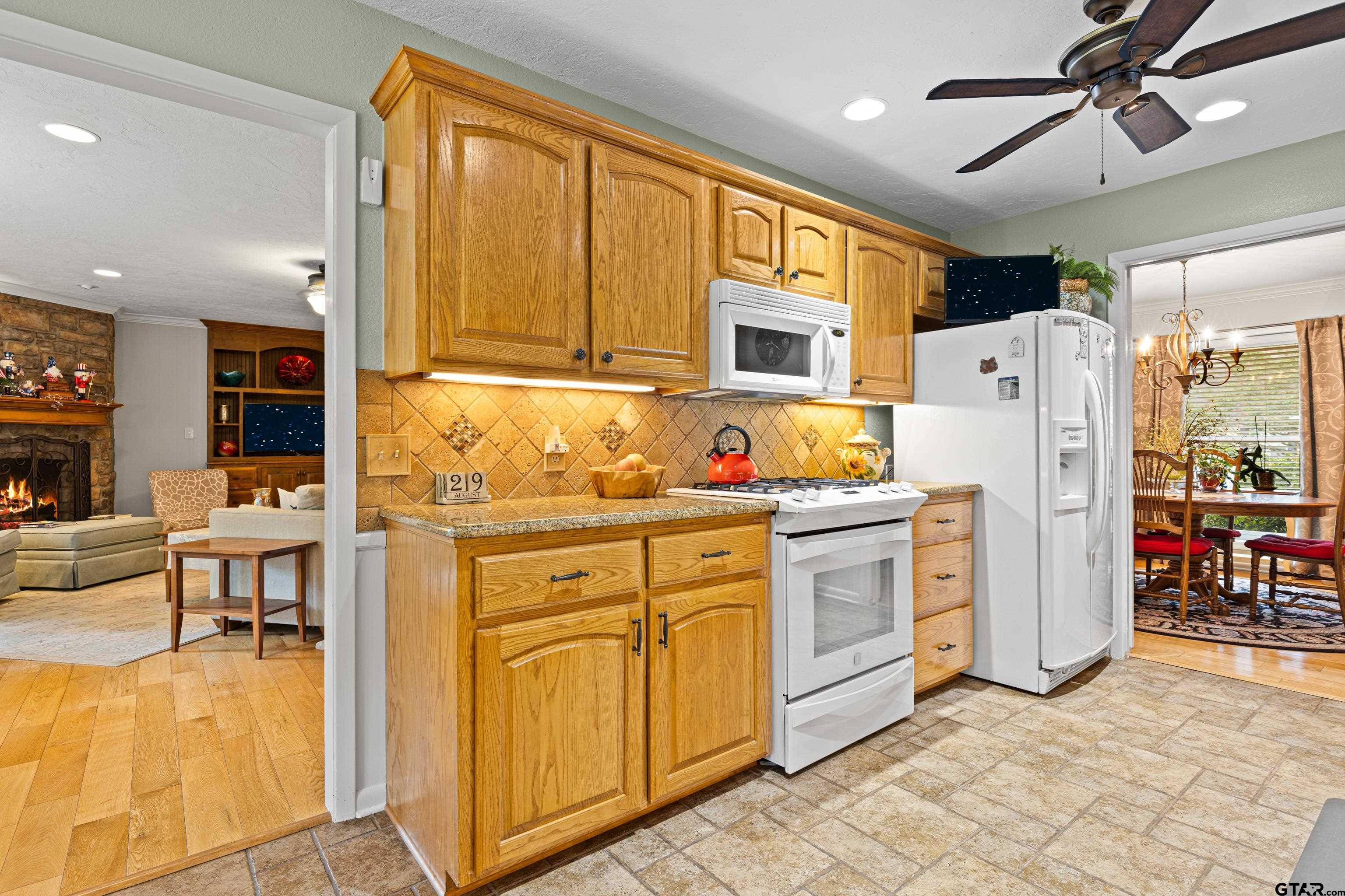 1610 Pinecrest Street Gilmer, TX 75644 - Photo 13 of 40