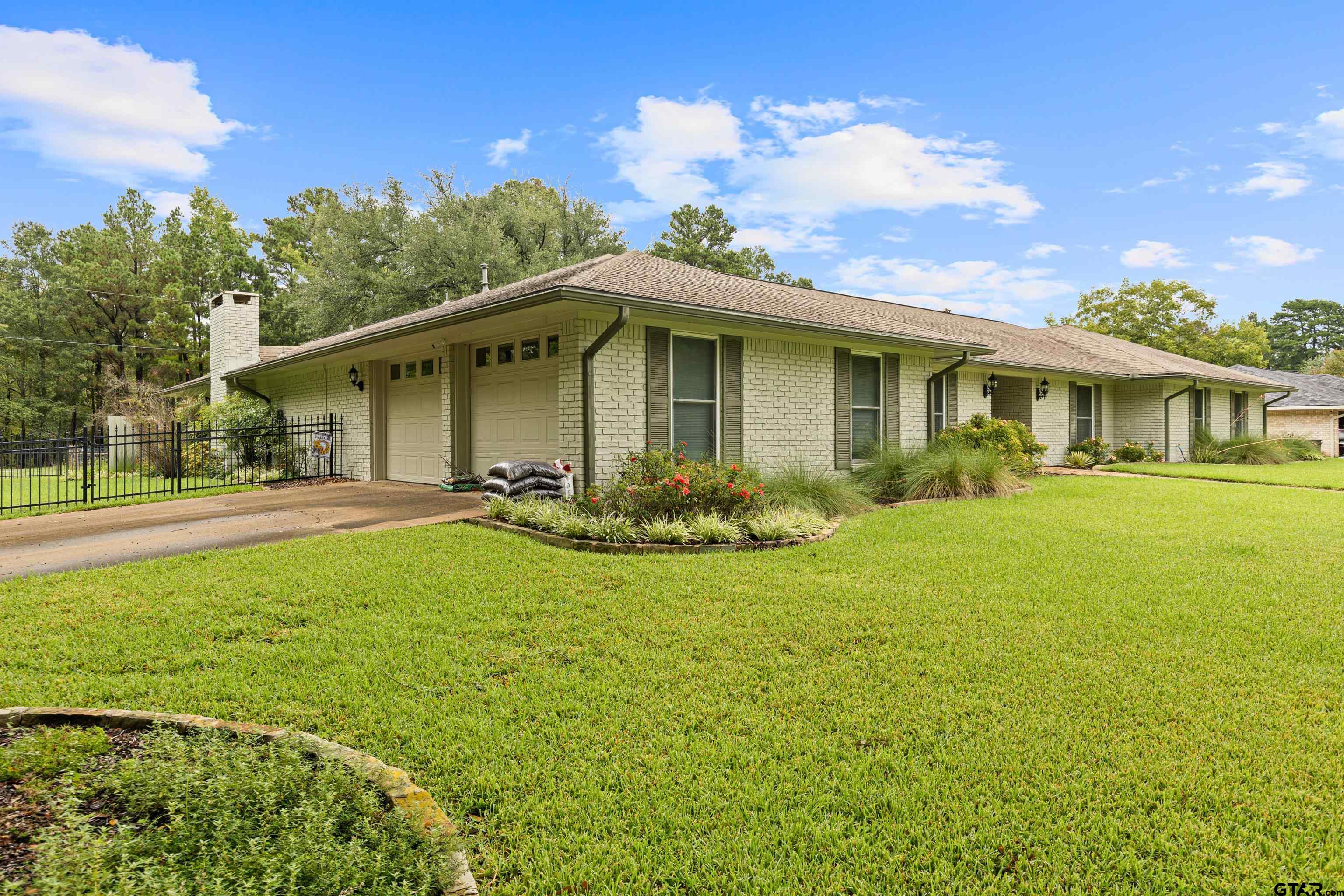 1610 Pinecrest Street Gilmer, TX 75644 - Photo 3 of 40