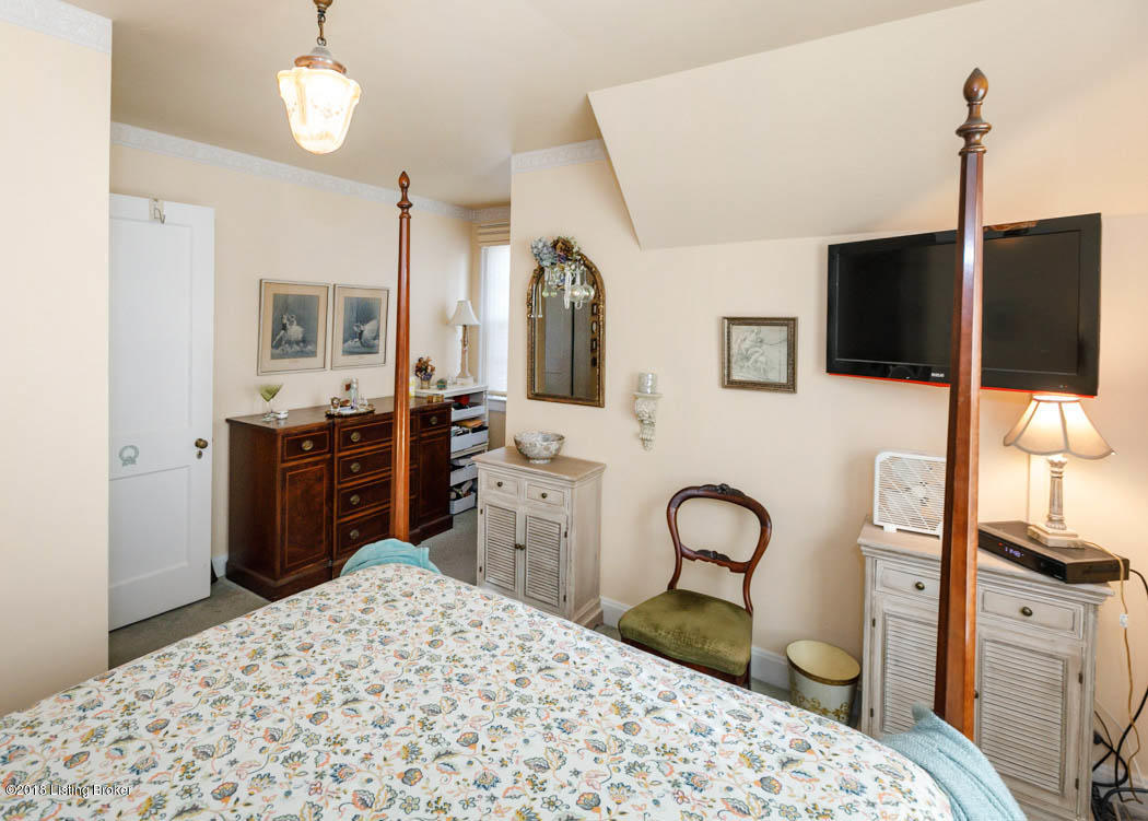 2404 Manchester Road Louisville, KY 40205 - Photo 27 of 39 028