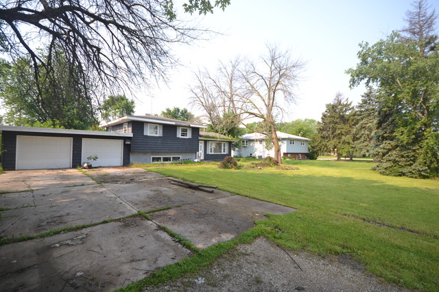 2031 Sheffer Road Aurora, IL 60502 - Photo 1 of 4