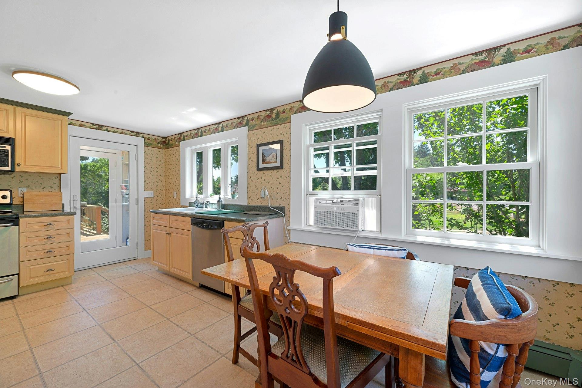 1825 Main Bayview Road Southold, NY 11971 - Photo 9 of 29