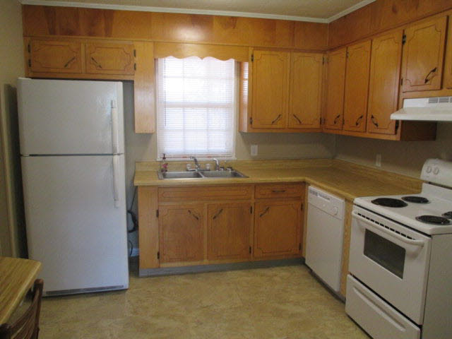 5724 Bear Point Avenue Orange Beach, AL 36561 - Photo 15 of 17 kitchen