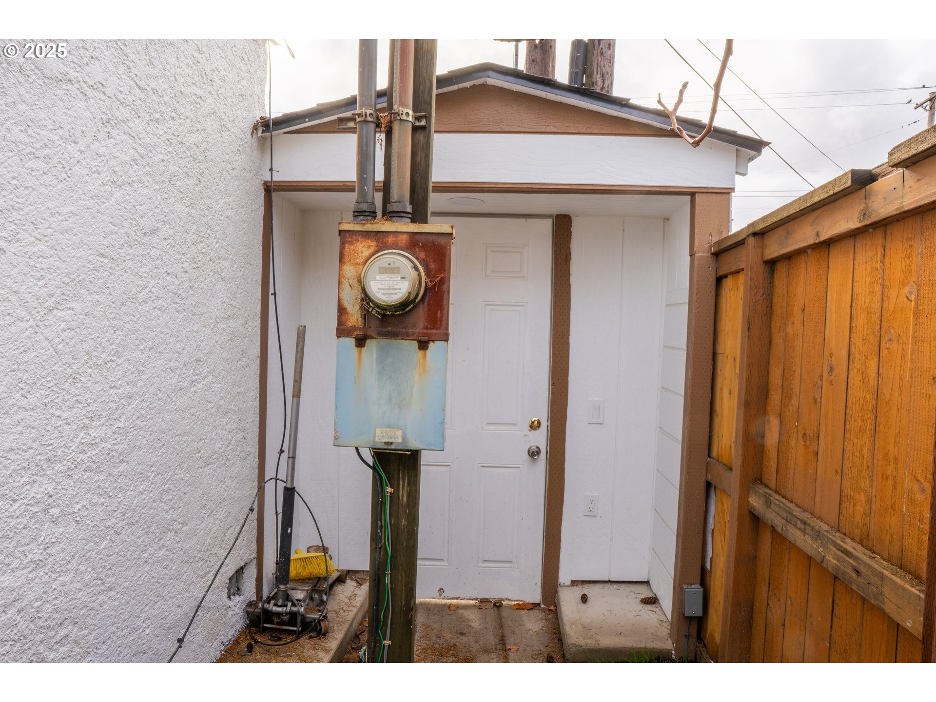 11803 Southeast Division Street, Unit 38 Portland, OR 97266 - Photo 17 of 24 a view of a hallway with wooden door