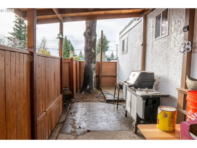 a view of a car in front of a house