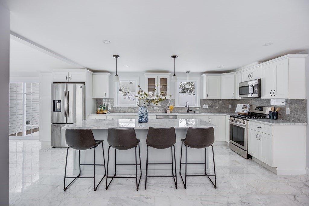 5 Barbara Road Danvers, MA 01923 - Photo 8 of 31 Gallery Image 8
