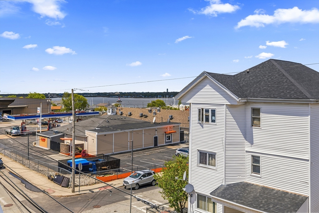 327 William Street Fall River, MA 02721 - Photo 12 of 41