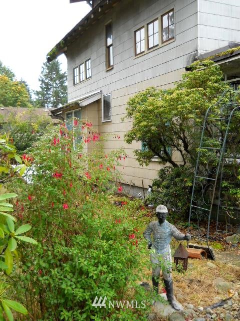 1411 Queen Avenue Northeast Renton, WA 98056 - Photo 2 of 13