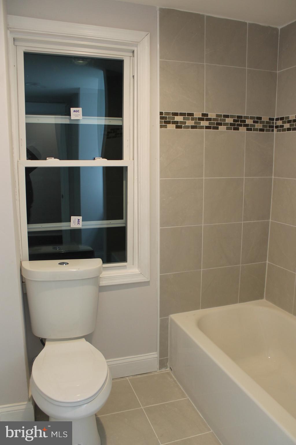 429 Holly Road Lansdowne, PA 19050 - Photo 3 of 4 2nd floor full bath