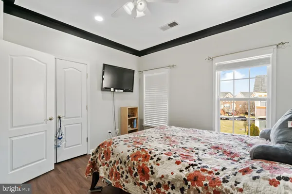 a view of sitting area with chairs