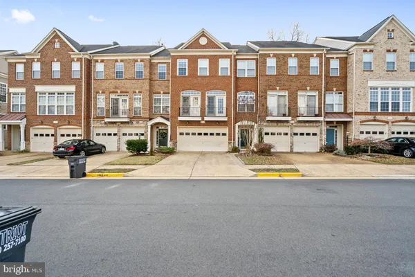 $3,600 | 21947 Windy Oaks Square, Broadlands, VA 20148