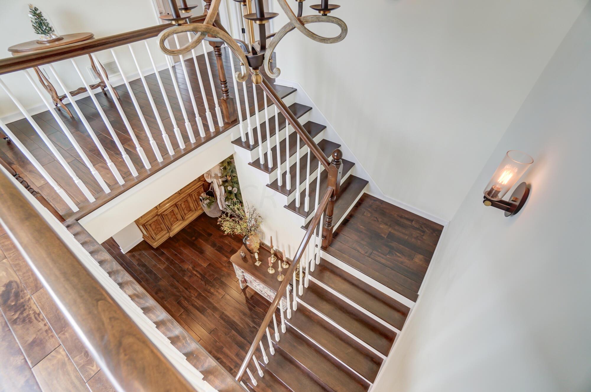 2100 Old Columbus Road London, OH 43140 - Photo 5 of 92 Grand Staircase