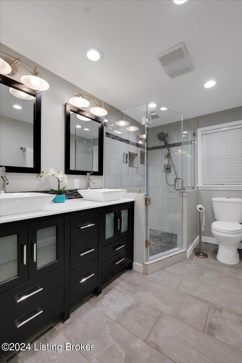 3709 Hanover Road Louisville, KY 40207 - Photo 23 of 39 Beautifully updated hall bath